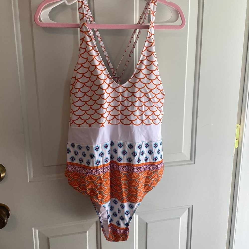 Cupshe one peice swim suit! Lightly worn!